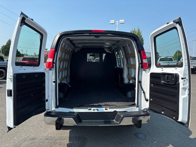 Used 2025 Chevrolet Express 2500 w/ Driver Convenience Package RWD image 28