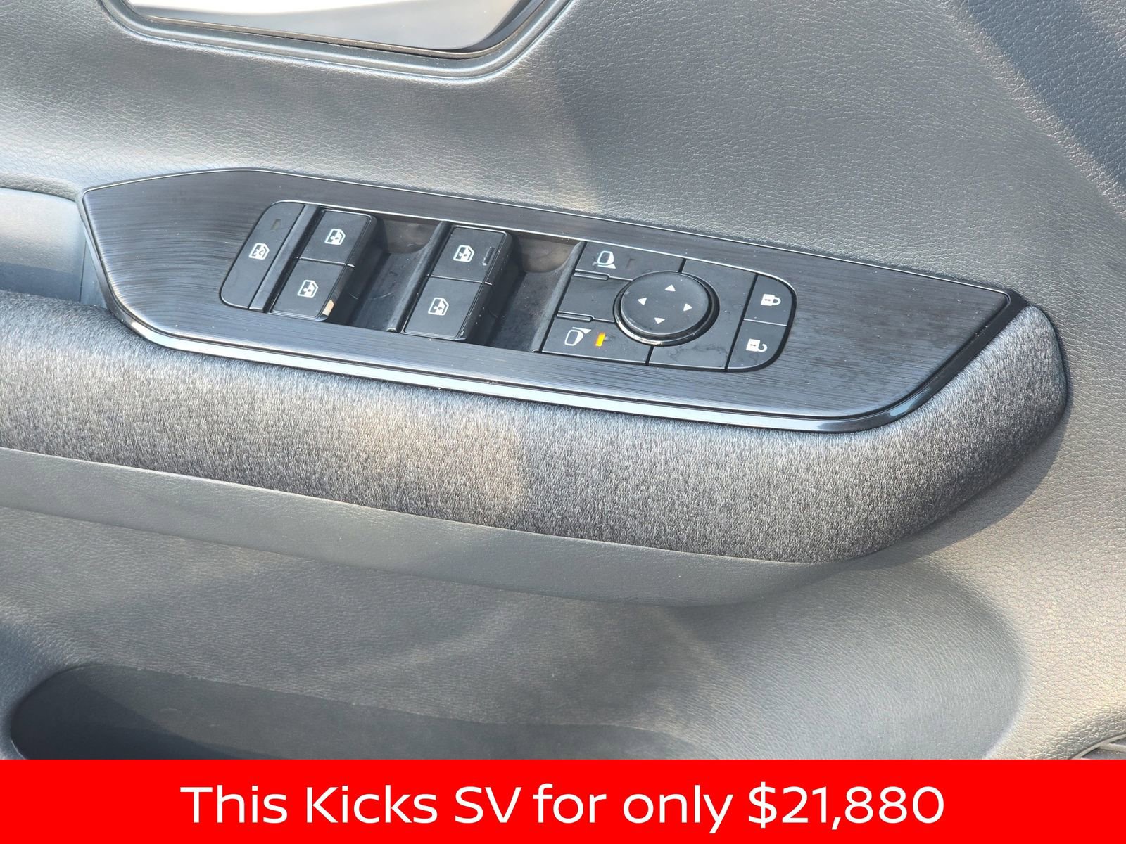 Used 2025 Nissan Kicks SV image 31