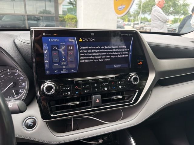 Used 2021 Toyota Highlander Limited image 4