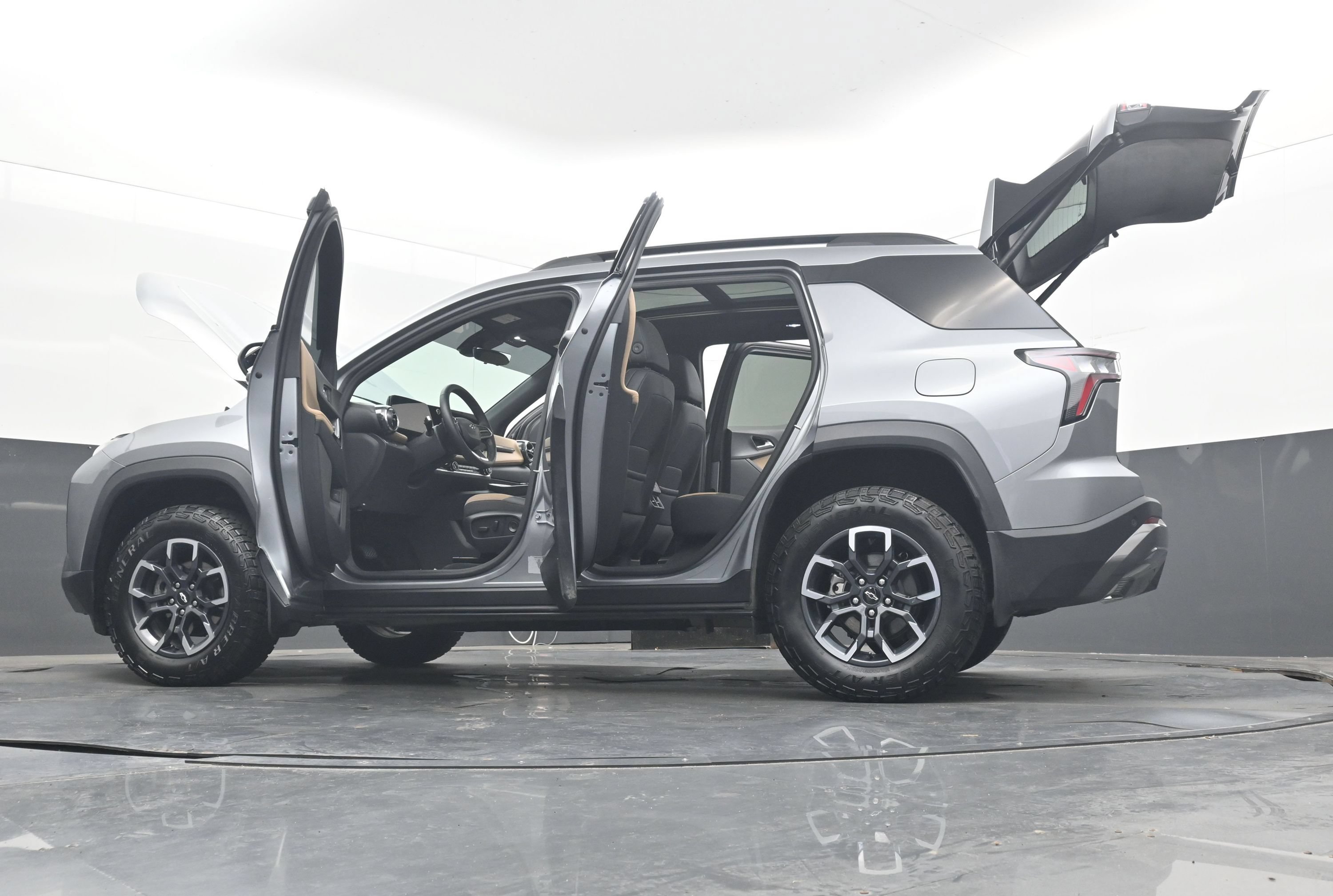 Used 2026 Chevrolet Equinox ACTIV w/ Safety and Technology Package AWD/4WD image 48