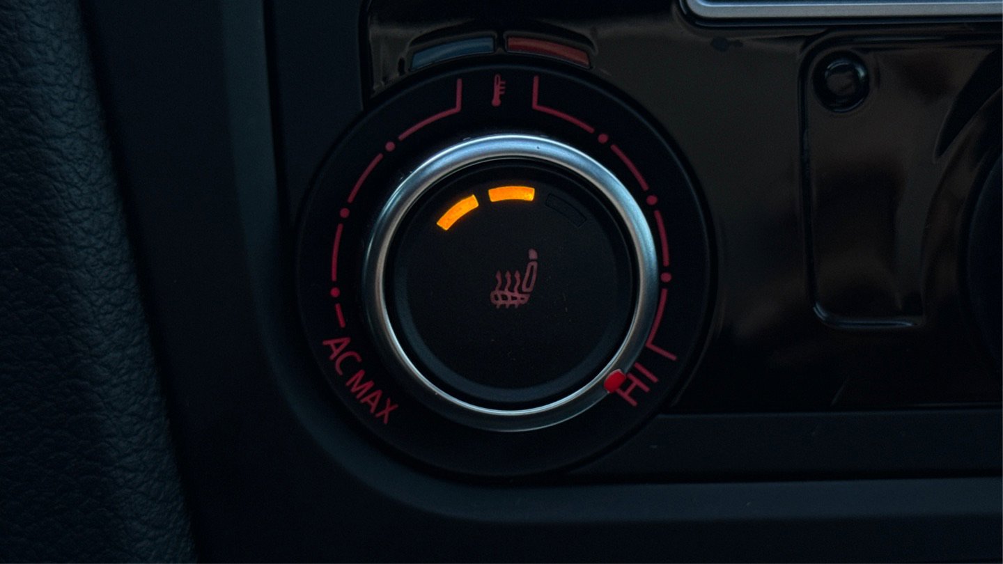 Used 2012 Volkswagen Golf TDI image 24