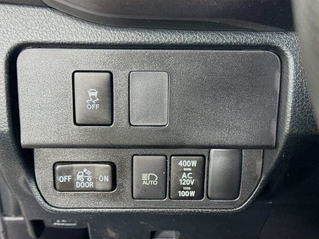 Used 2023 Toyota Tacoma TRD Off-Road w/ Technology Package AWD/4WD image 10