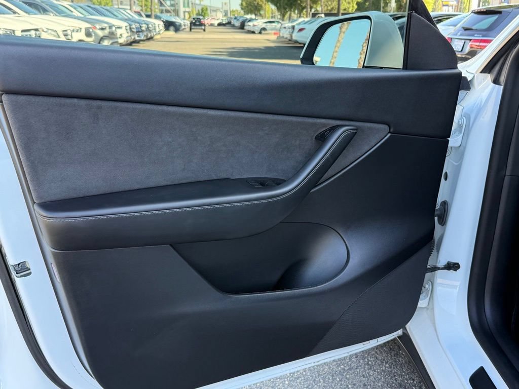 Used 2022 Tesla Model Y Long Range AWD/4WD image 19