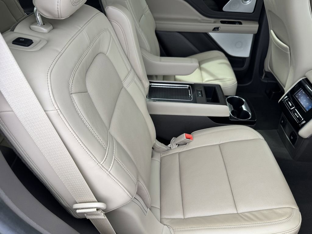 Used 2022 Lincoln Aviator Reserve w/ Equipment Group 201A image 30