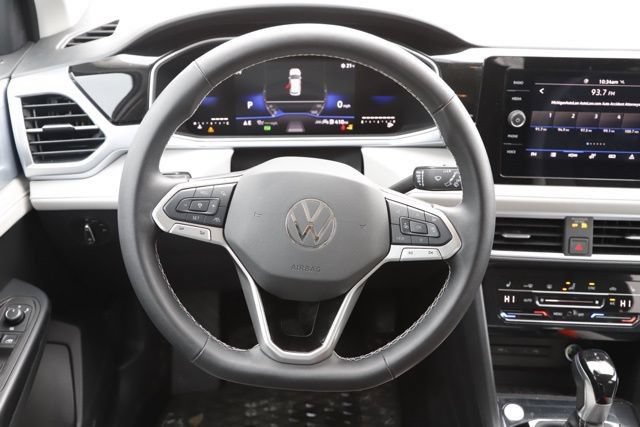 Used 2025 Volkswagen Taos SE w/ Black Wheel Package FWD image 17