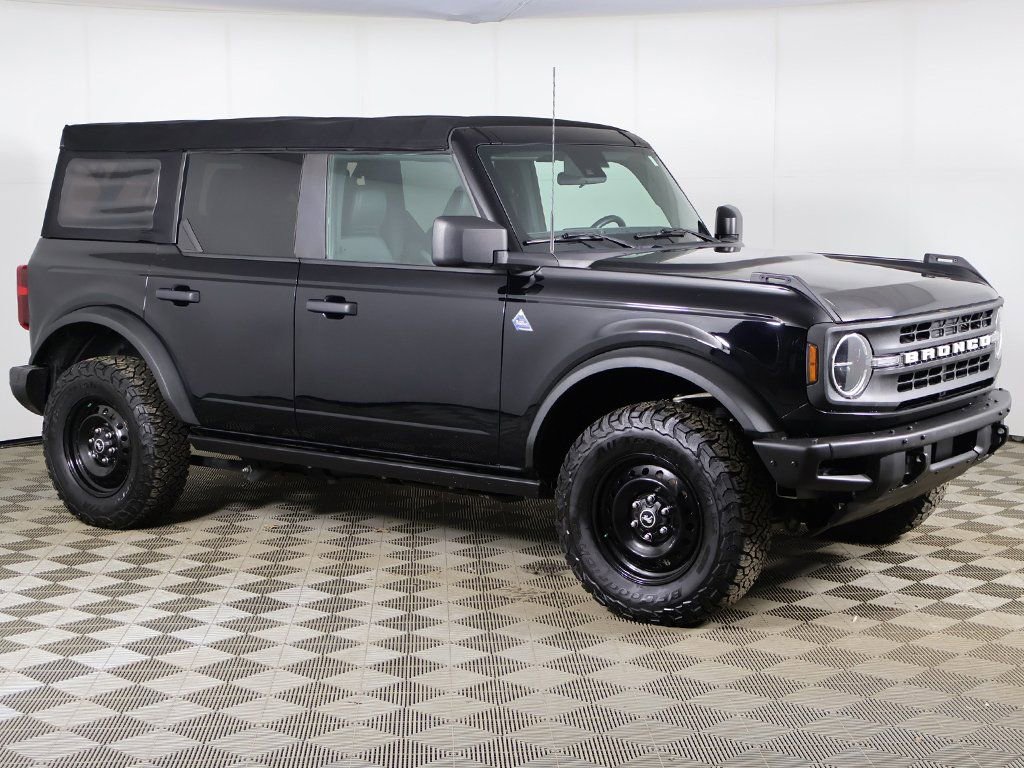 Used 2021 Ford Bronco Black Diamond image 2