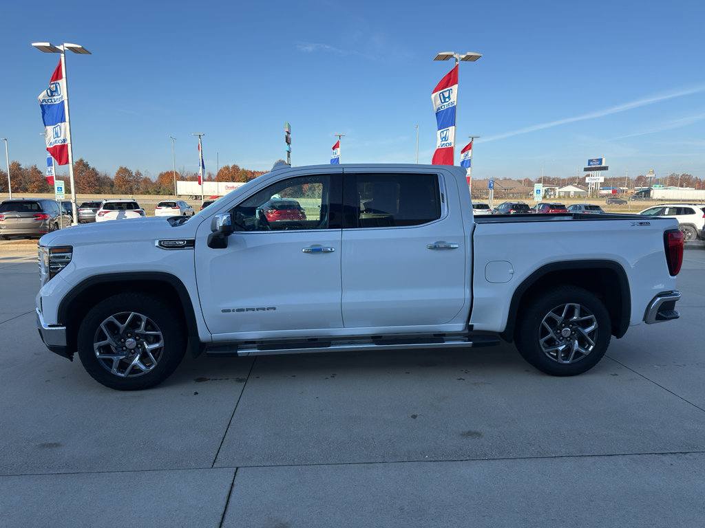 Used 2022 GMC Sierra 1500 SLT w/ SLT Premium Package AWD/4WD image 8