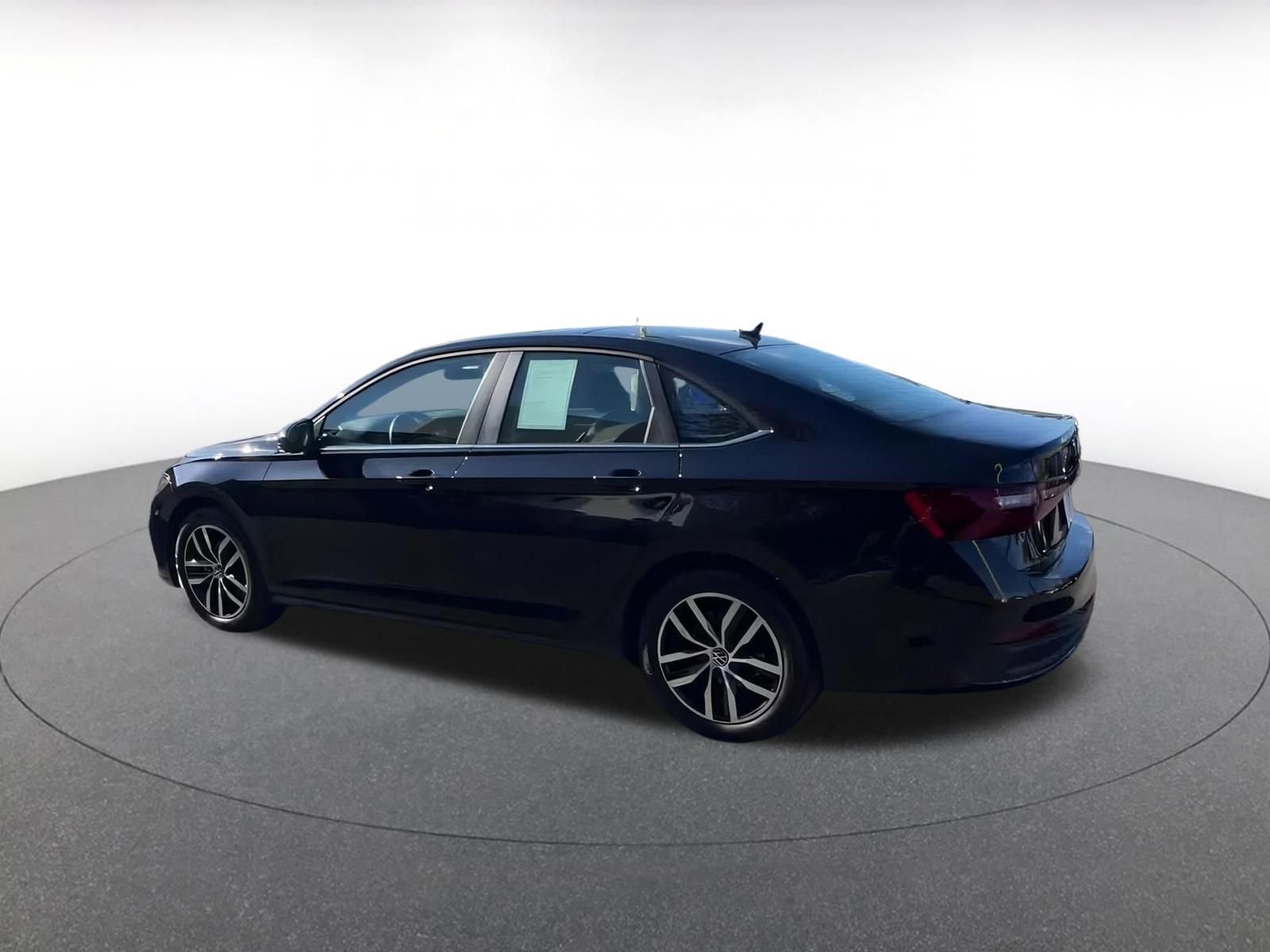 Used 2025 Volkswagen Jetta SE image 11