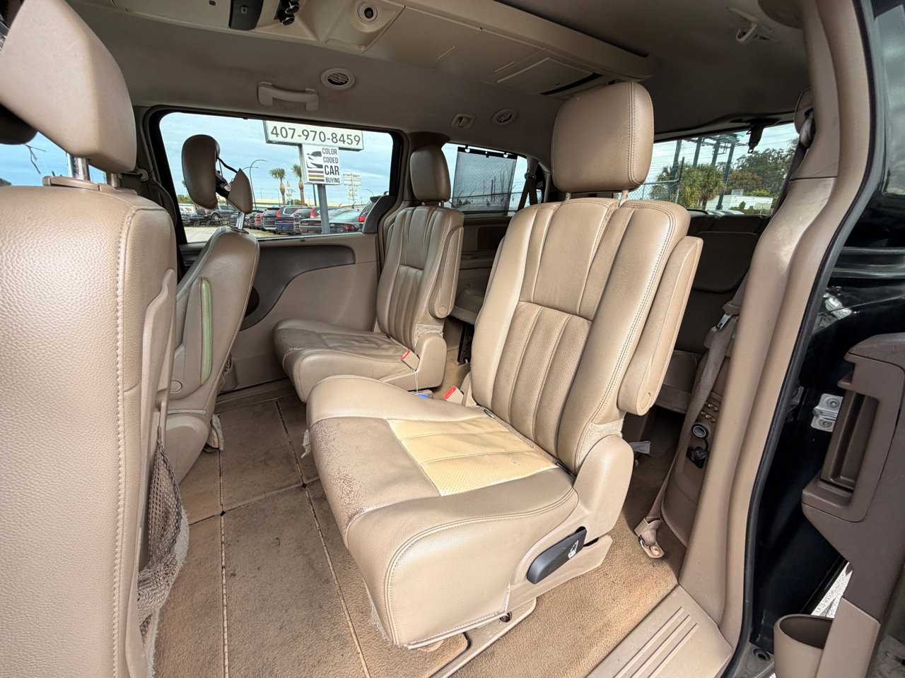 Used 2013 Chrysler Town & Country Touring-L w/ Premium Group image 10