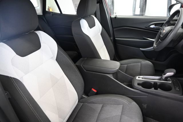 Used 2025 Chevrolet Trax LS w/ LS Convenience Package image 9