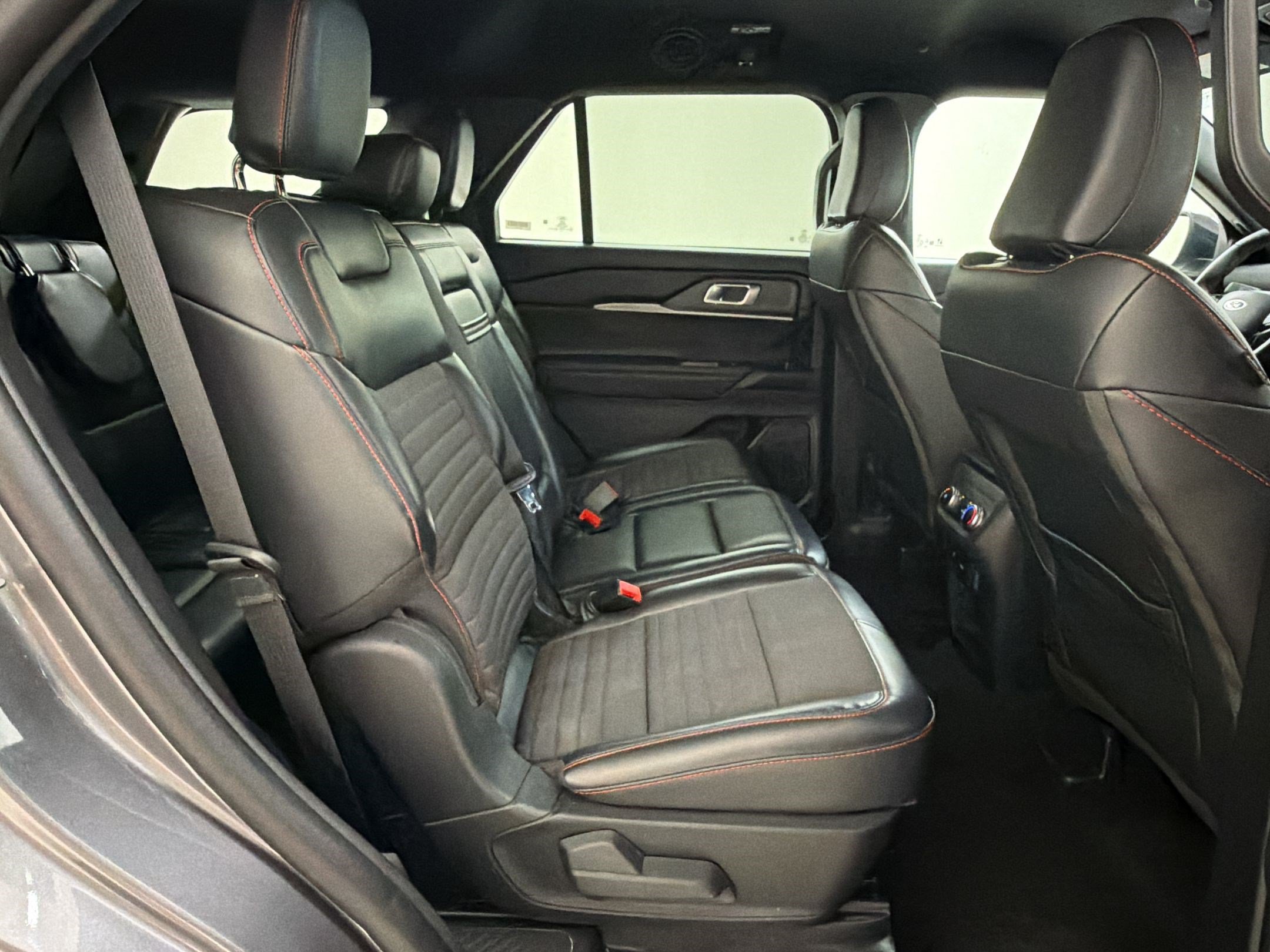 Certified 2025 Ford Explorer ST-Line w/ ST-Line Street Pack AWD/4WD image 31