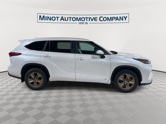 Used 2023 Toyota Highlander Bronze Edition AWD/4WD image 9