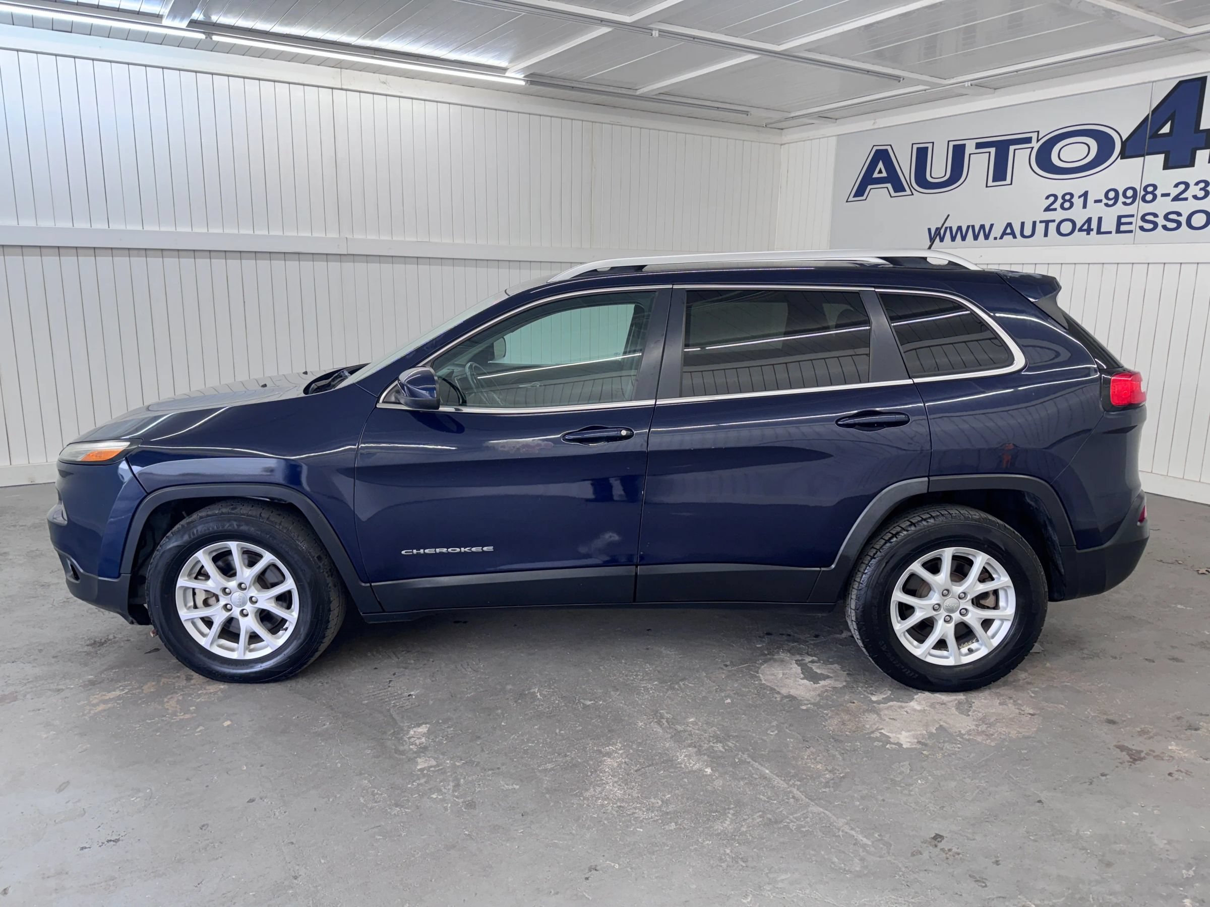 Used 2014 Jeep Cherokee Latitude w/ Trailer Tow Group FWD image 8