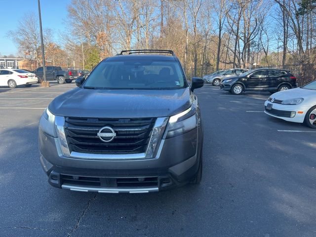 Used 2025 Nissan Pathfinder Platinum image 2