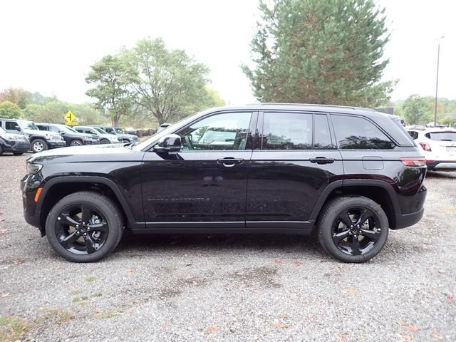 New 2025 Jeep Grand Cherokee Altitude AWD/4WD image 2