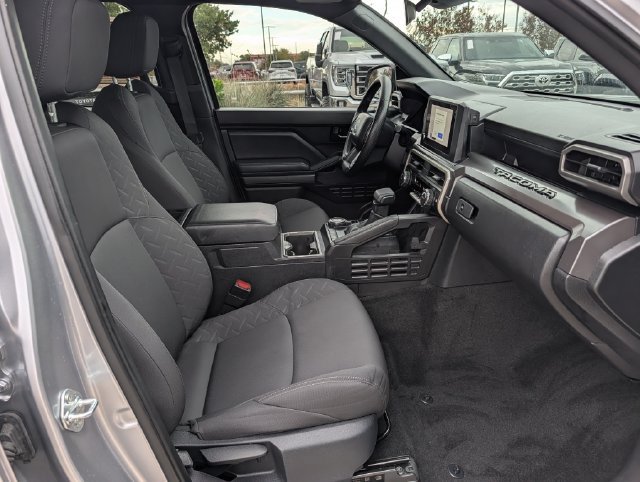 Used 2025 Toyota Tacoma SR5 AWD/4WD image 32