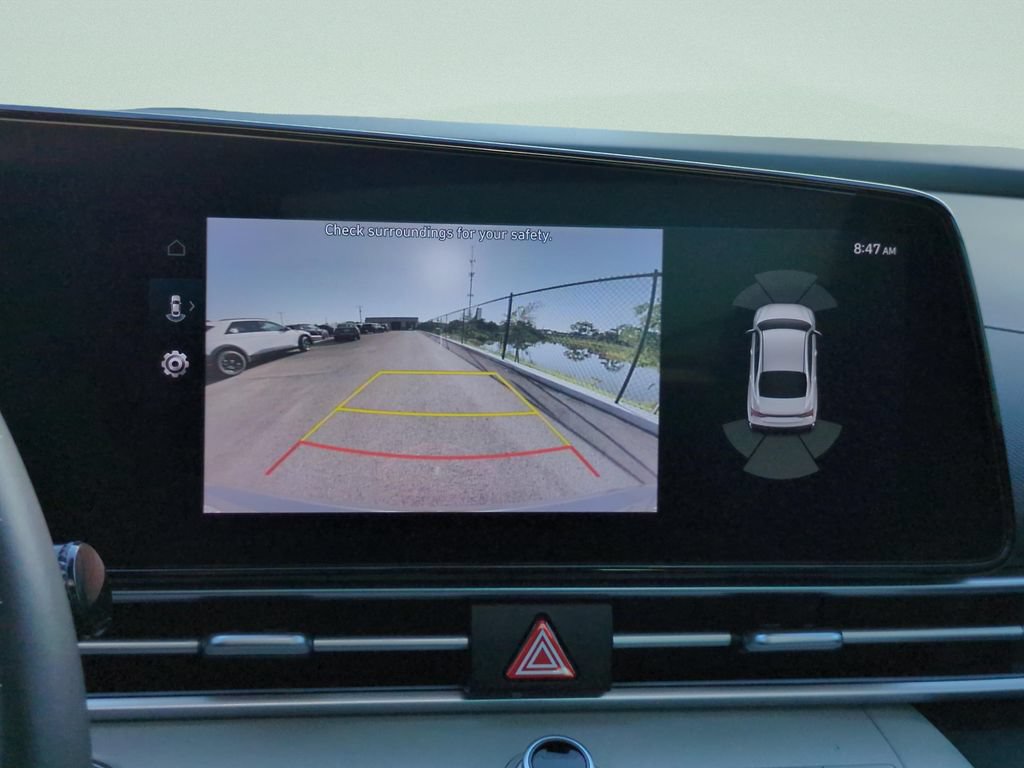 Certified 2024 Hyundai Elantra Limited FWD image 17