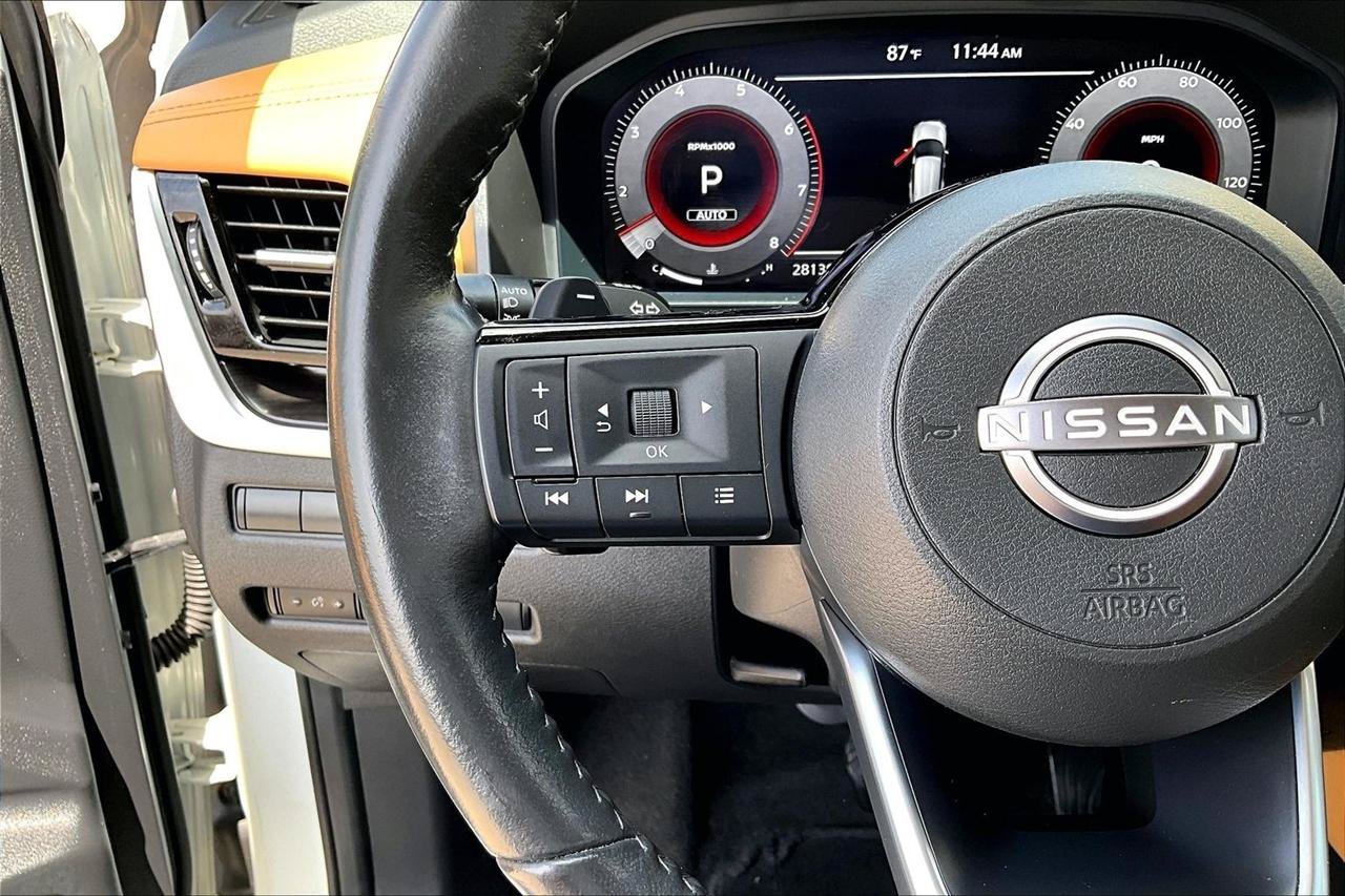 Used 2022 Nissan Rogue Platinum w/ Head-Up Display Package AWD/4WD image 11