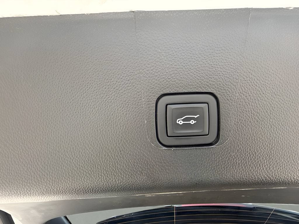 Used 2023 Chevrolet Traverse Premier w/ Redline Edition FWD image 20
