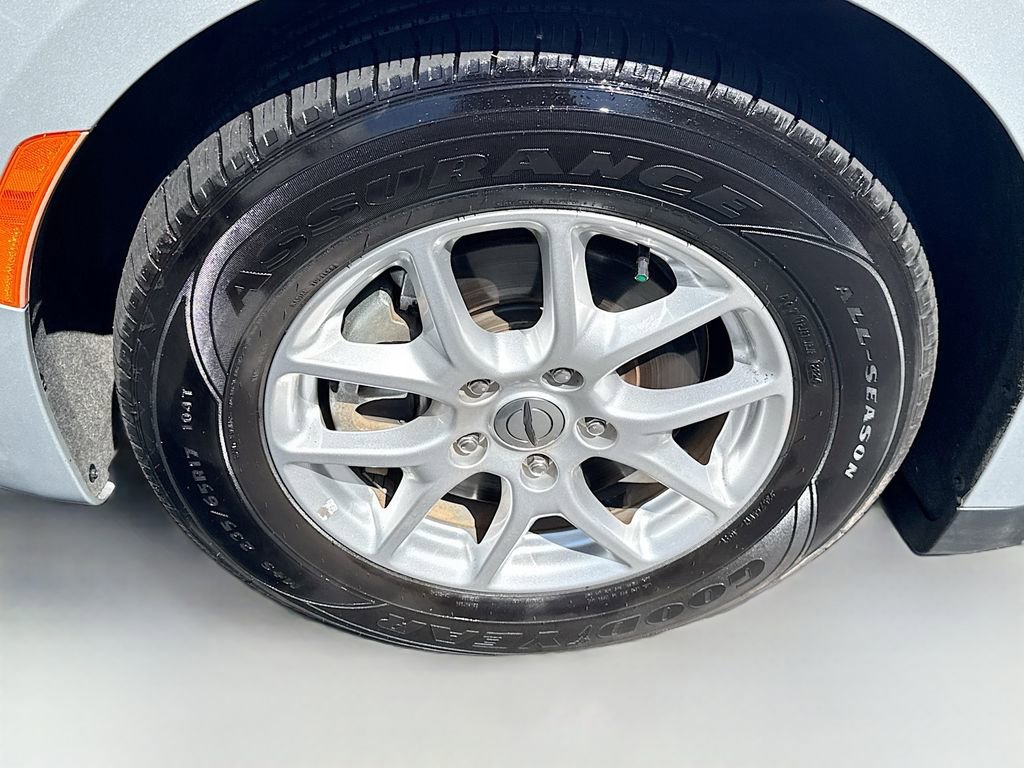 Used 2023 Chrysler Pacifica Touring-L FWD image 27