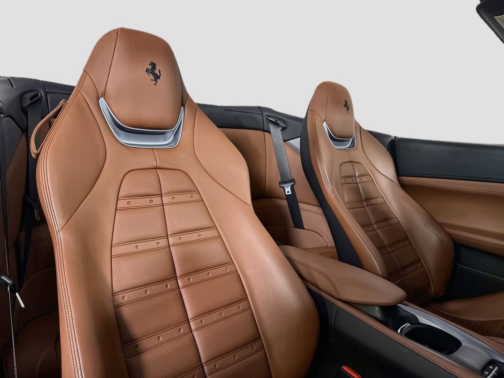 Used 2020 Ferrari Portofino RWD image 4