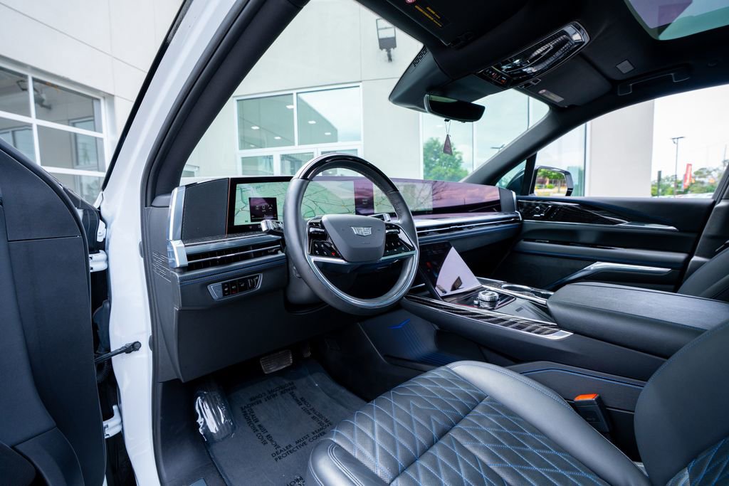 Used 2025 Cadillac Escalade IQ Luxury 1 w/ Smart Trailering package AWD/4WD image 30