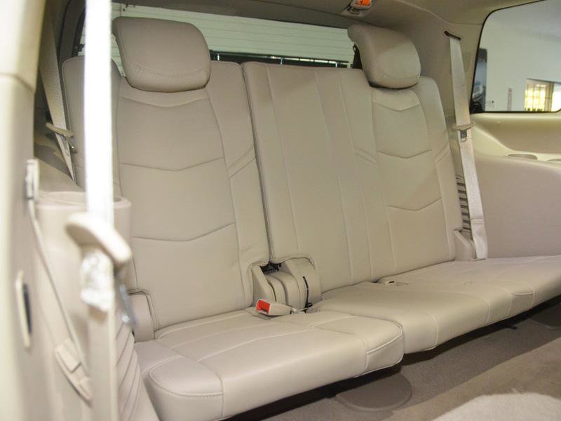 Used 2019 Cadillac Escalade Premium Luxury w/ LPO, Radiant Package AWD/4WD image 30