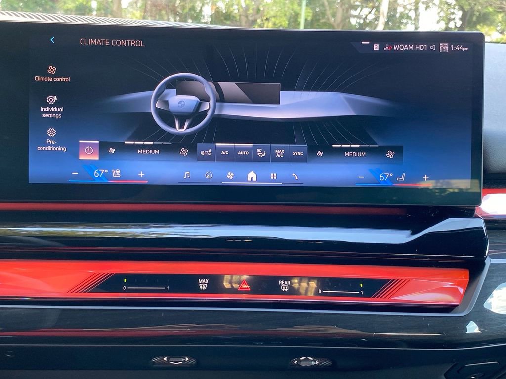 Used 2025 BMW i5 eDrive40i w/ Premium Package image 35