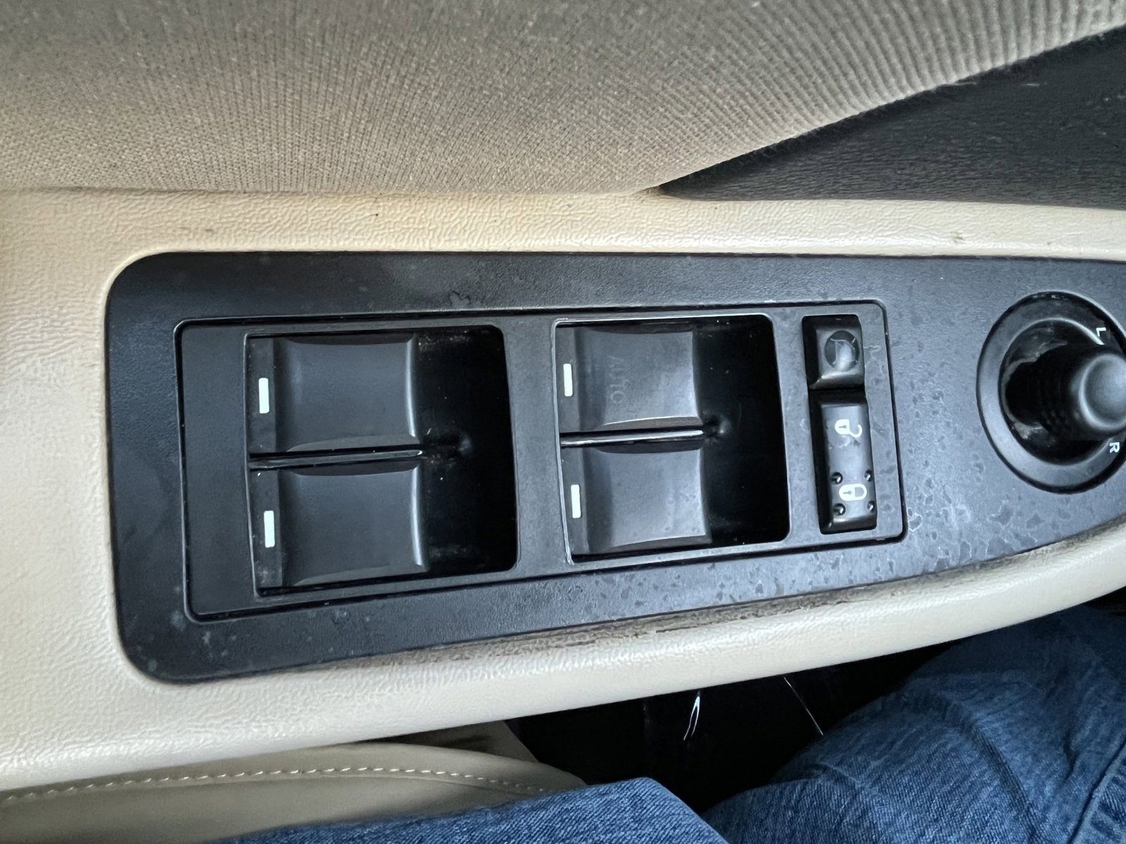 Used 2014 Chrysler 200 Touring image 16