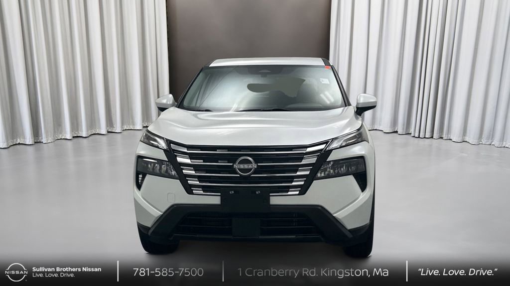 Used 2024 Nissan Rogue SV image 2
