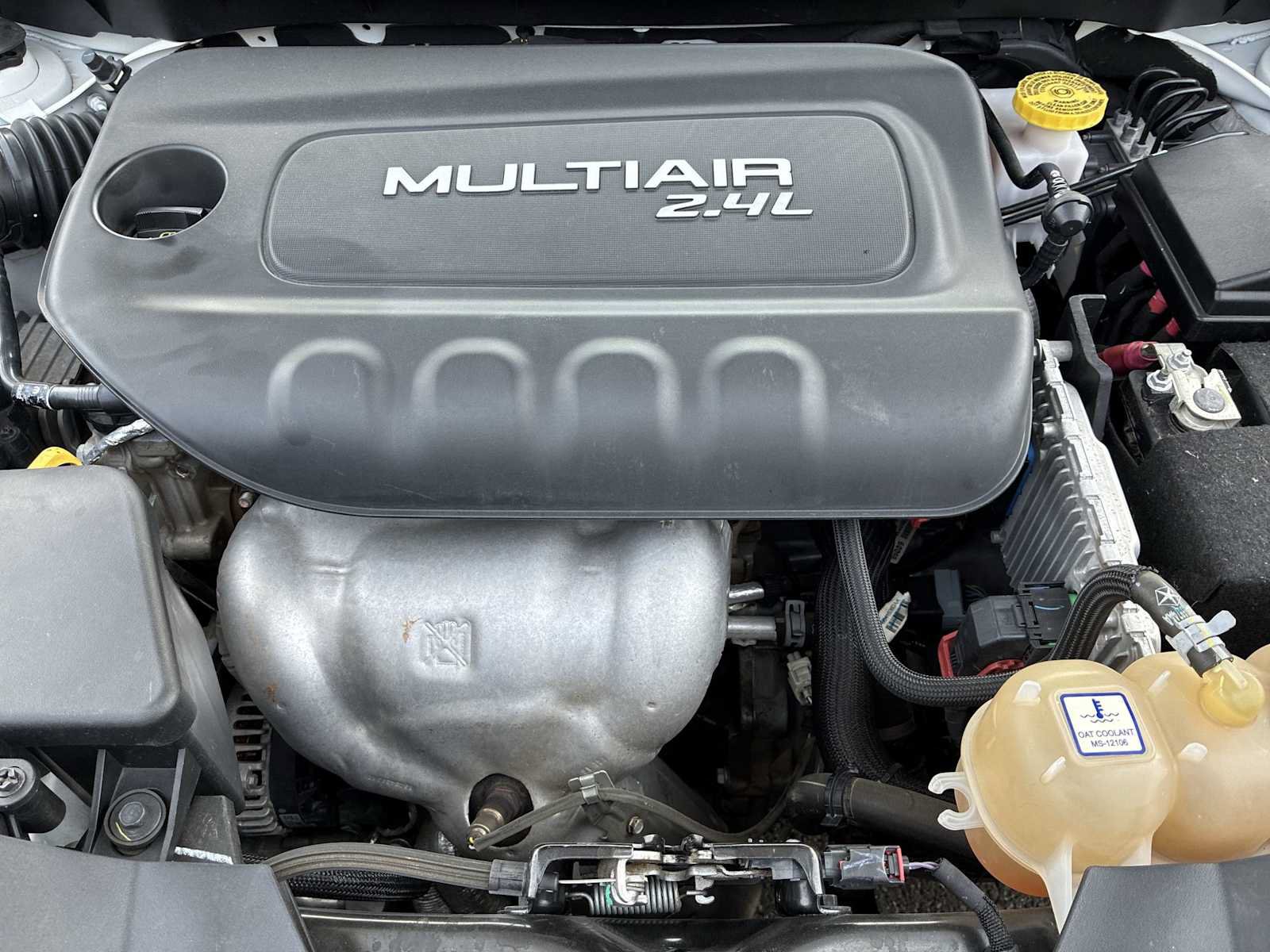 Used 2019 Jeep Cherokee Latitude Plus AWD/4WD image 17