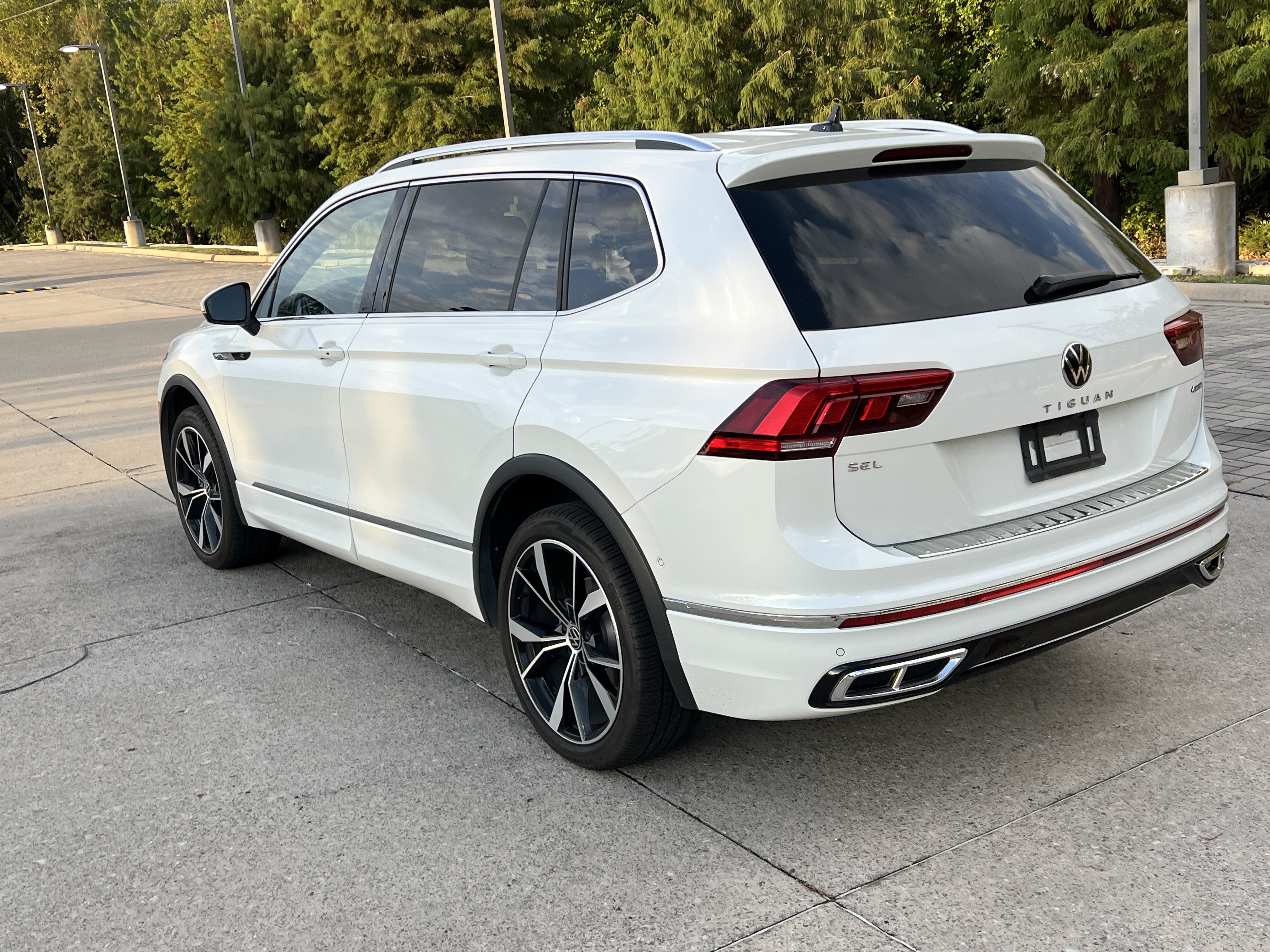 Certified 2022 Volkswagen Tiguan SEL R-Line AWD/4WD image 7