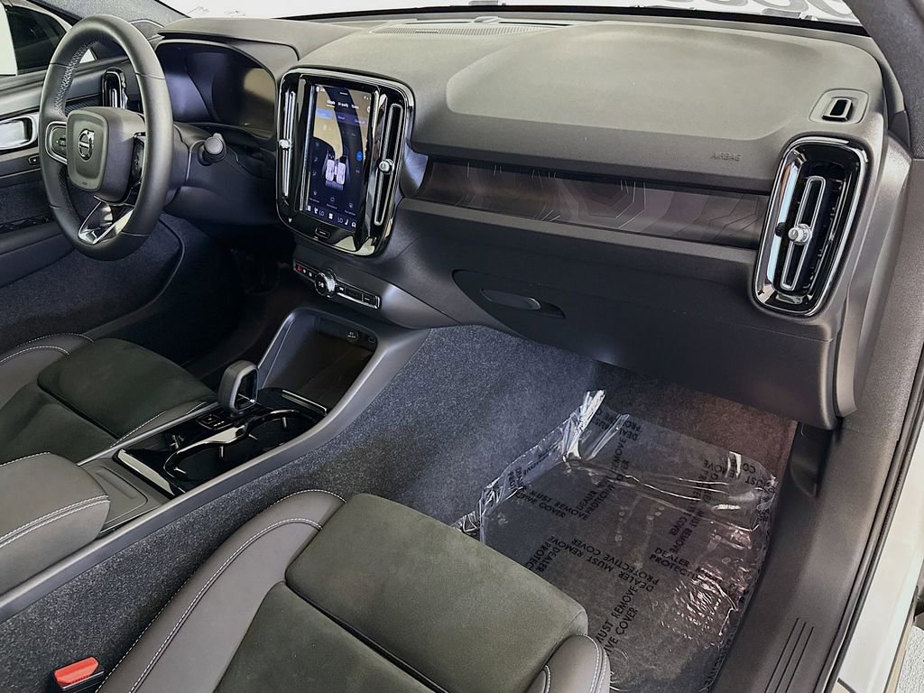 Certified 2023 Volvo C40 P8 Recharge Ultimate w/ Protection Package Premier image 31