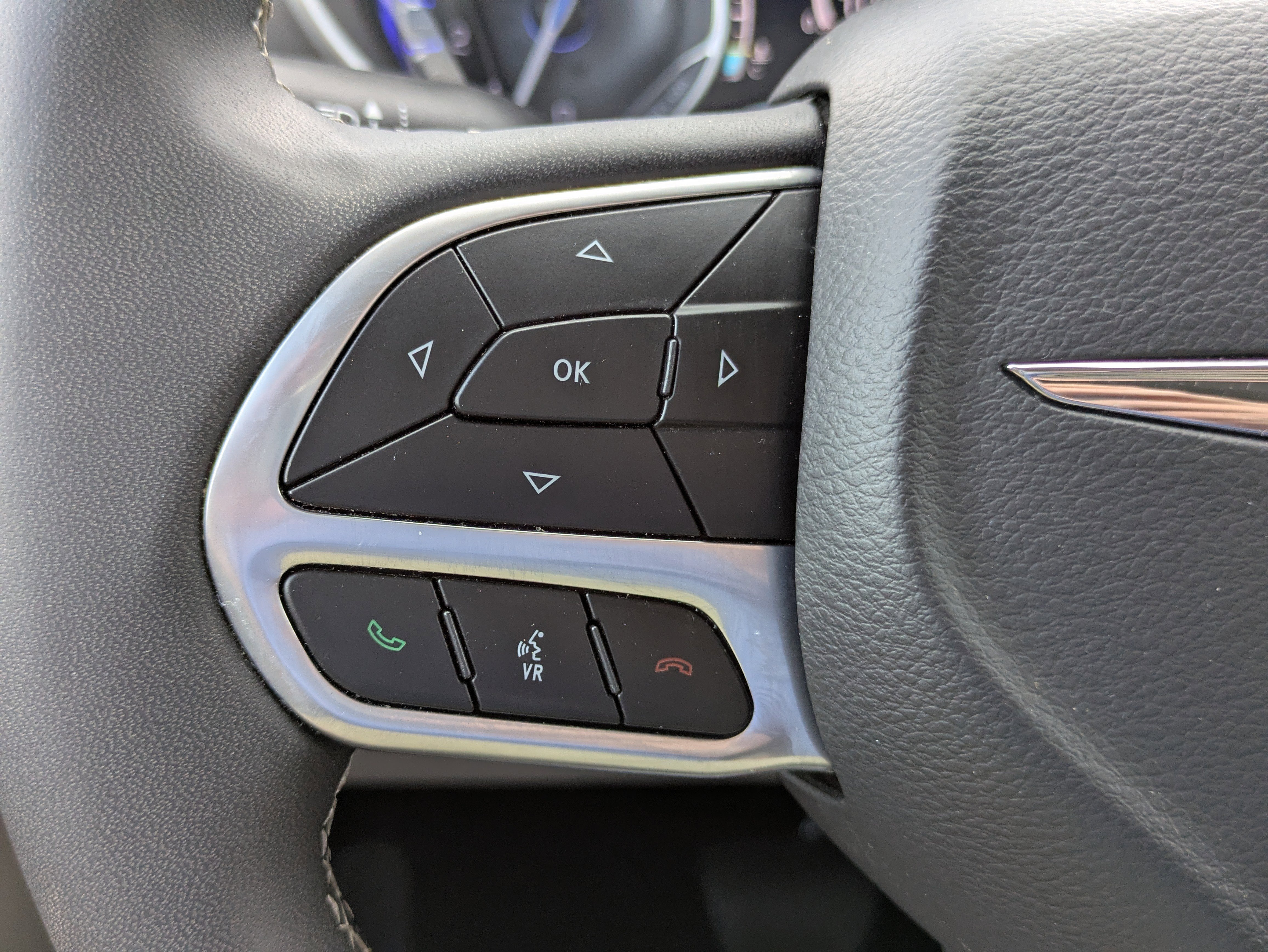 Used 2023 Chrysler Pacifica Touring-L FWD image 13