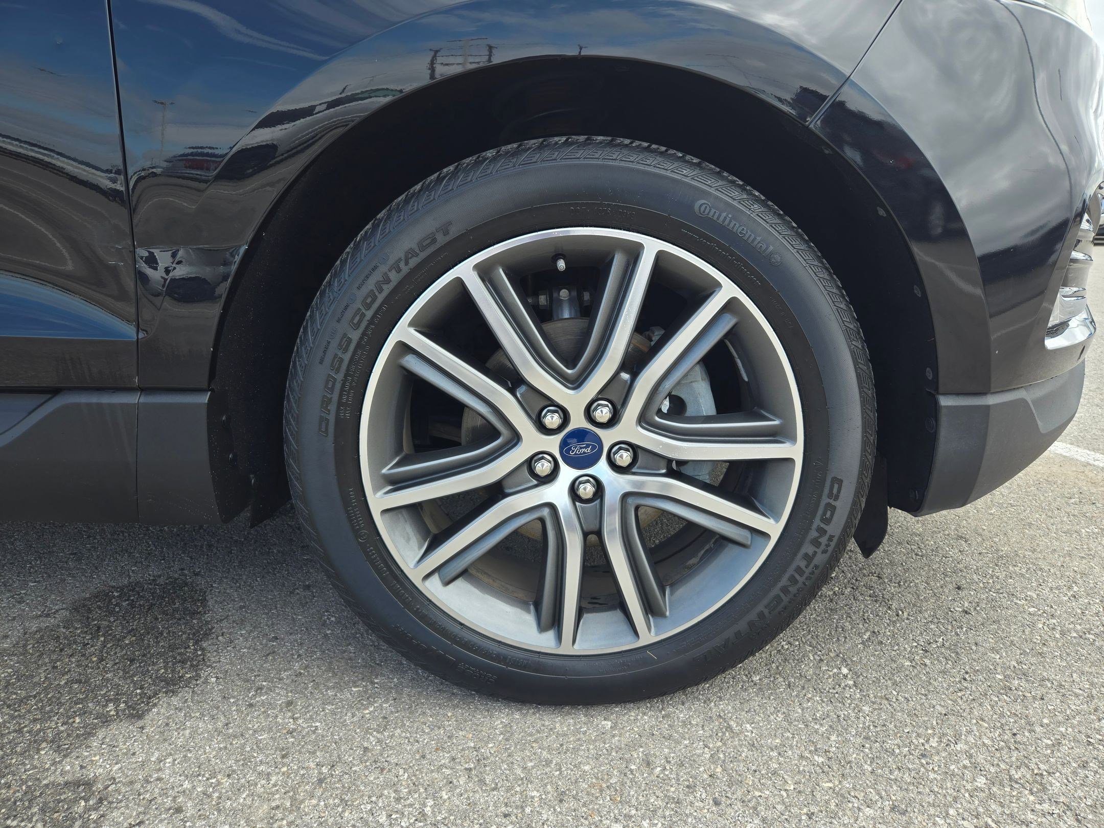 Used 2020 Ford Edge Titanium image 28