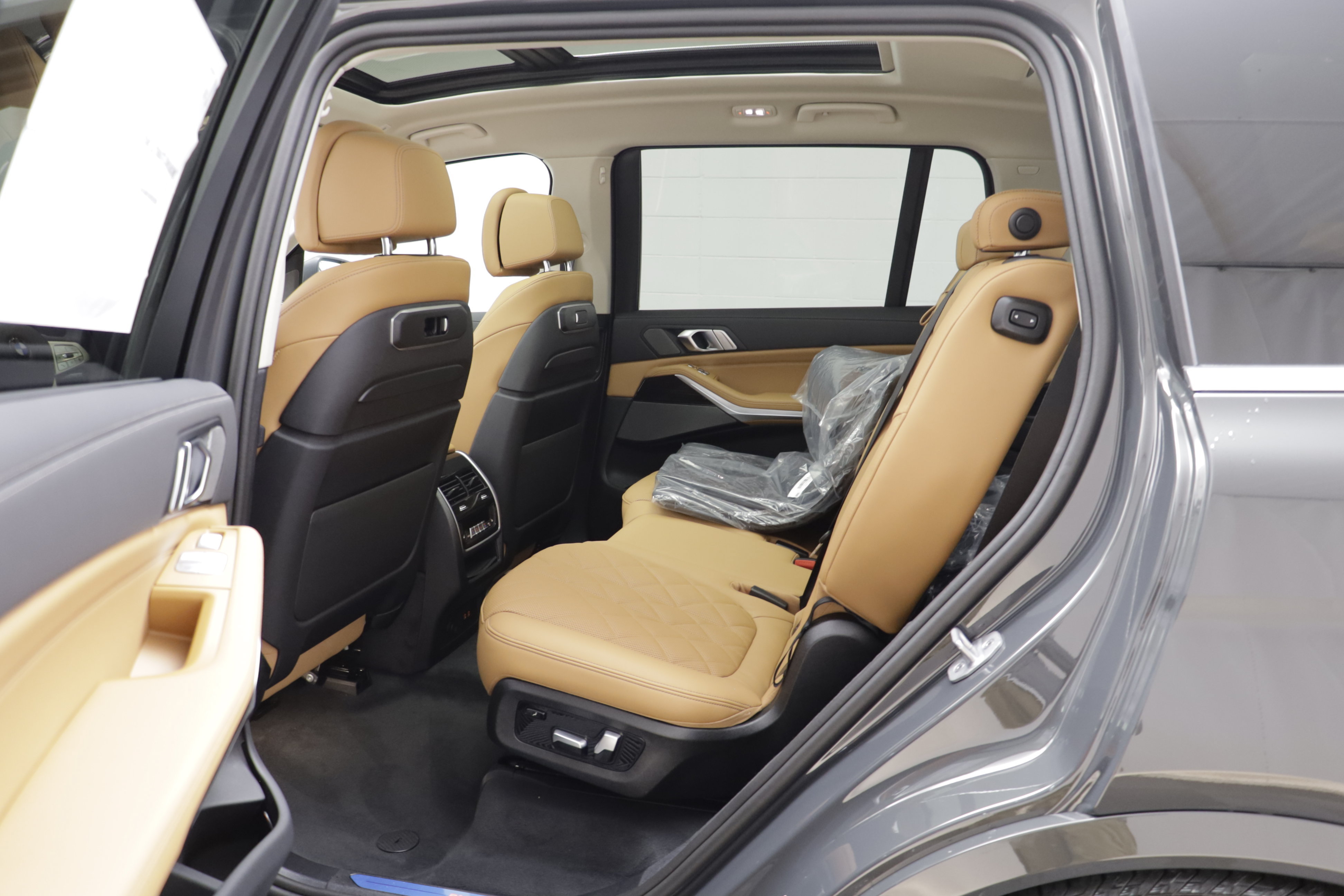 New 2027 BMW X7 xDrive40i w/ Executive Package AWD/4WD image 15