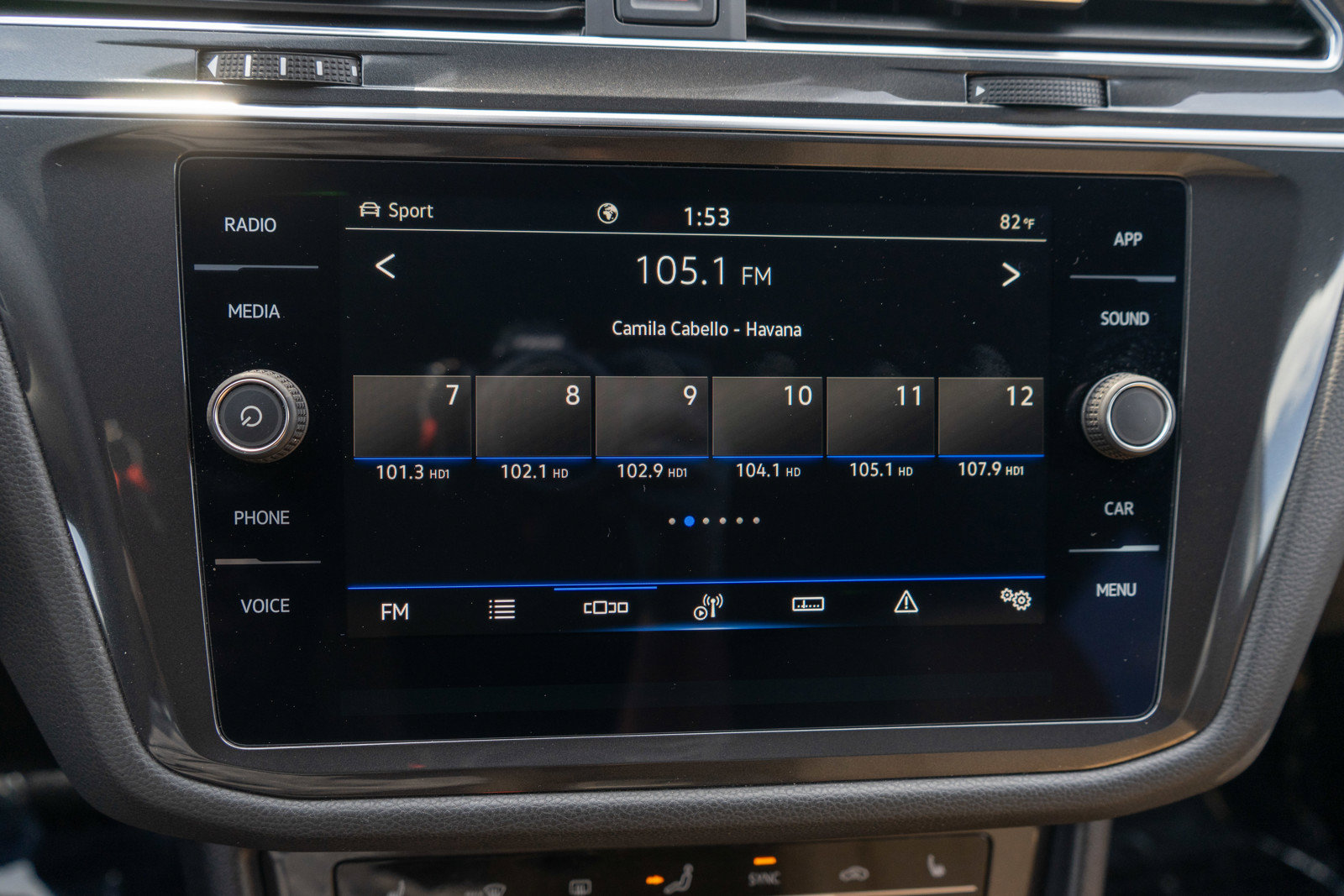 Used 2023 Volkswagen Tiguan SE w/ Panoramic Sunroof Package AWD/4WD image 16