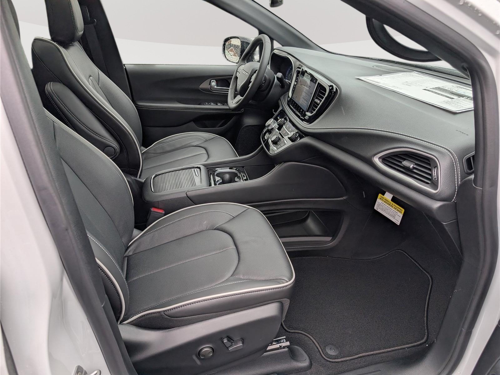 New 2027 Chrysler Pacifica Limited FWD image 7
