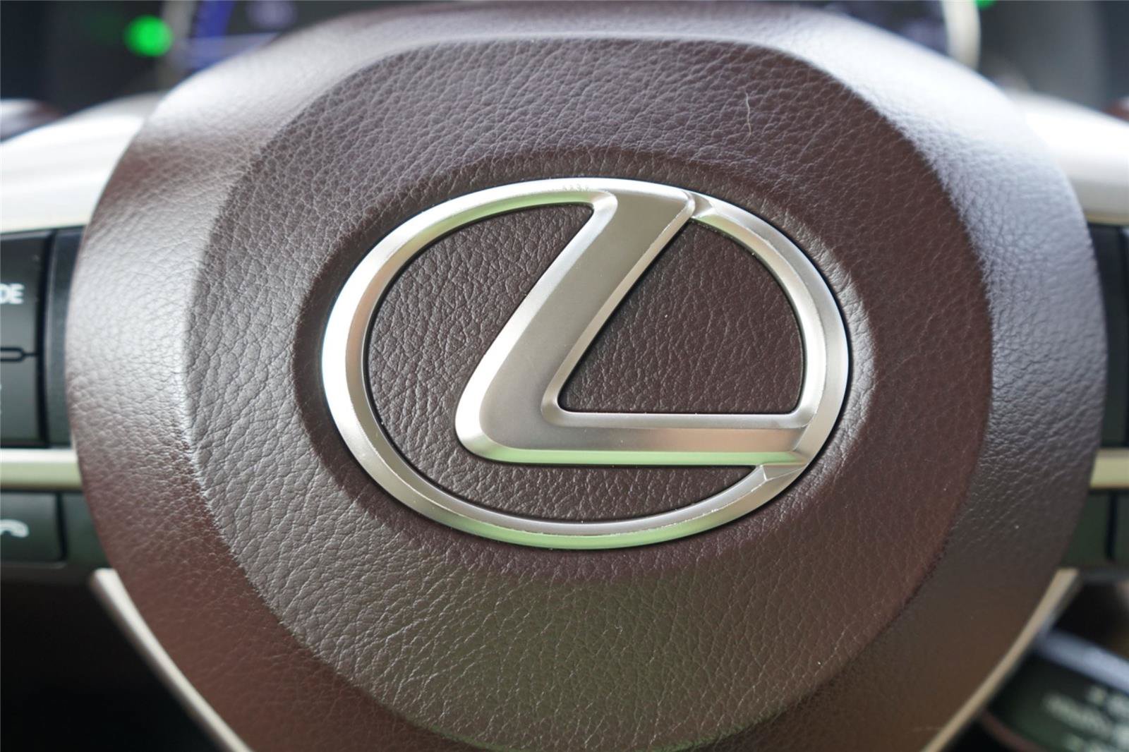 Used 2018 Lexus RX 450hL Premium w/ Premium Package AWD/4WD image 16