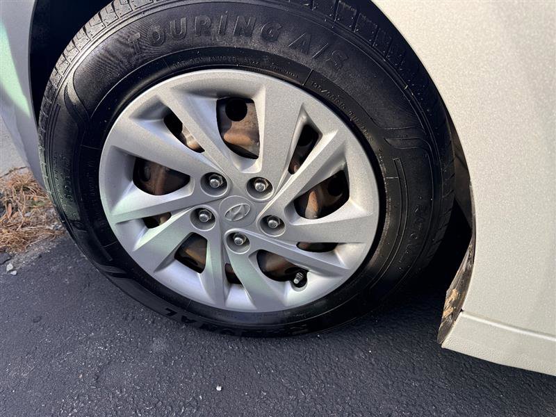 Used 2019 Hyundai Elantra SE image 31