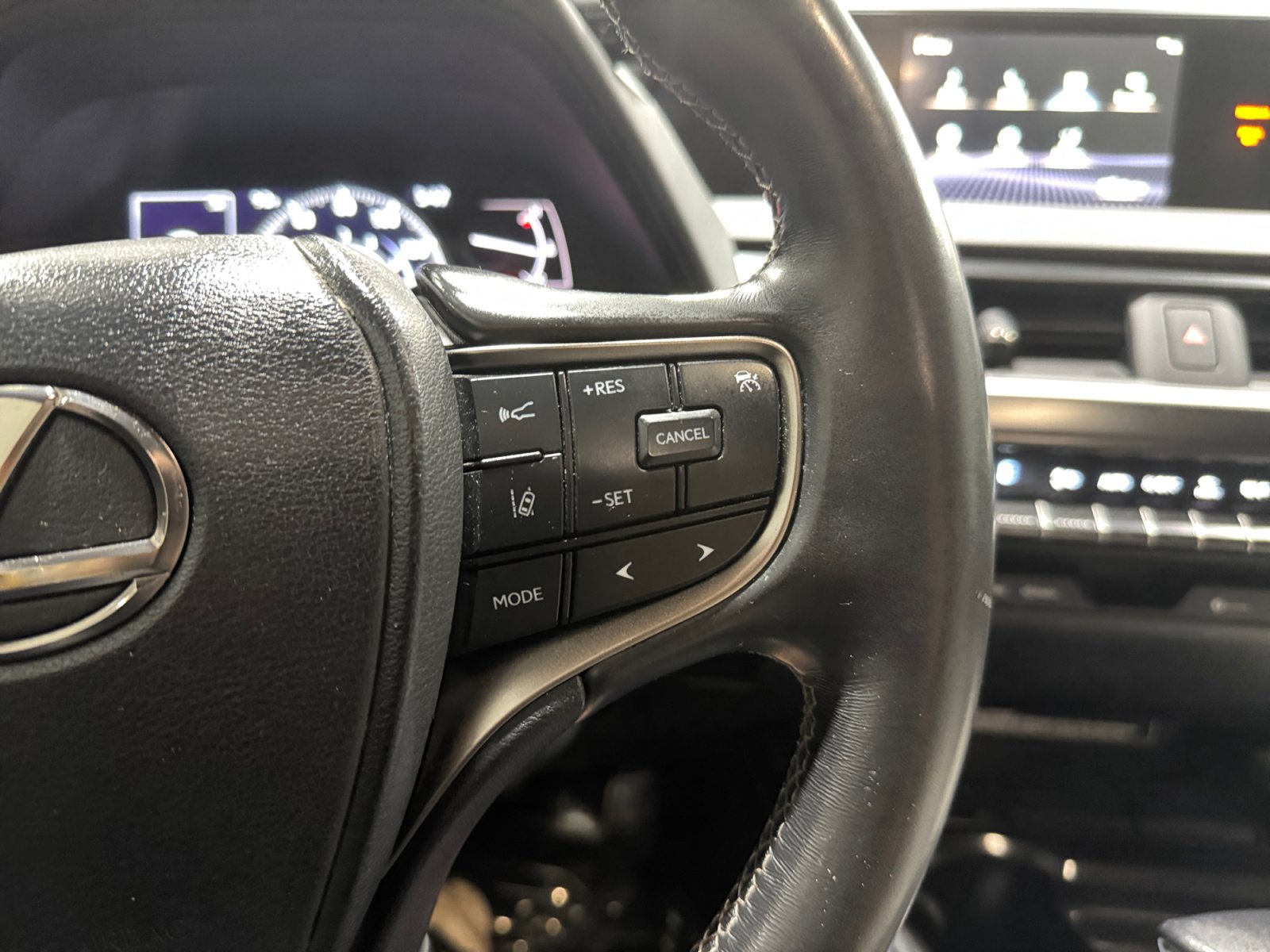 Used 2021 Lexus UX 200 w/ Accessory Package (Z1) FWD image 21
