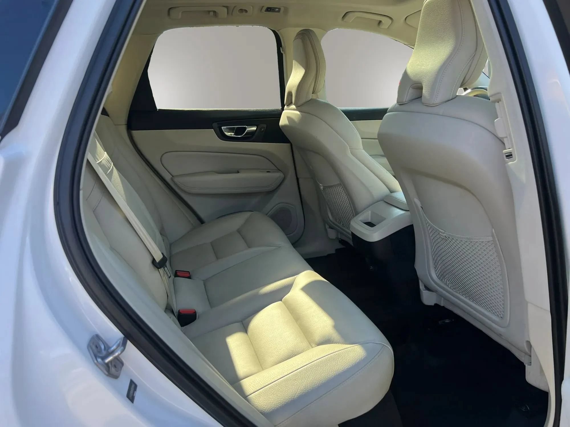 Used 2019 Volvo XC60 T5 Momentum w/ Premium Package AWD/4WD image 30