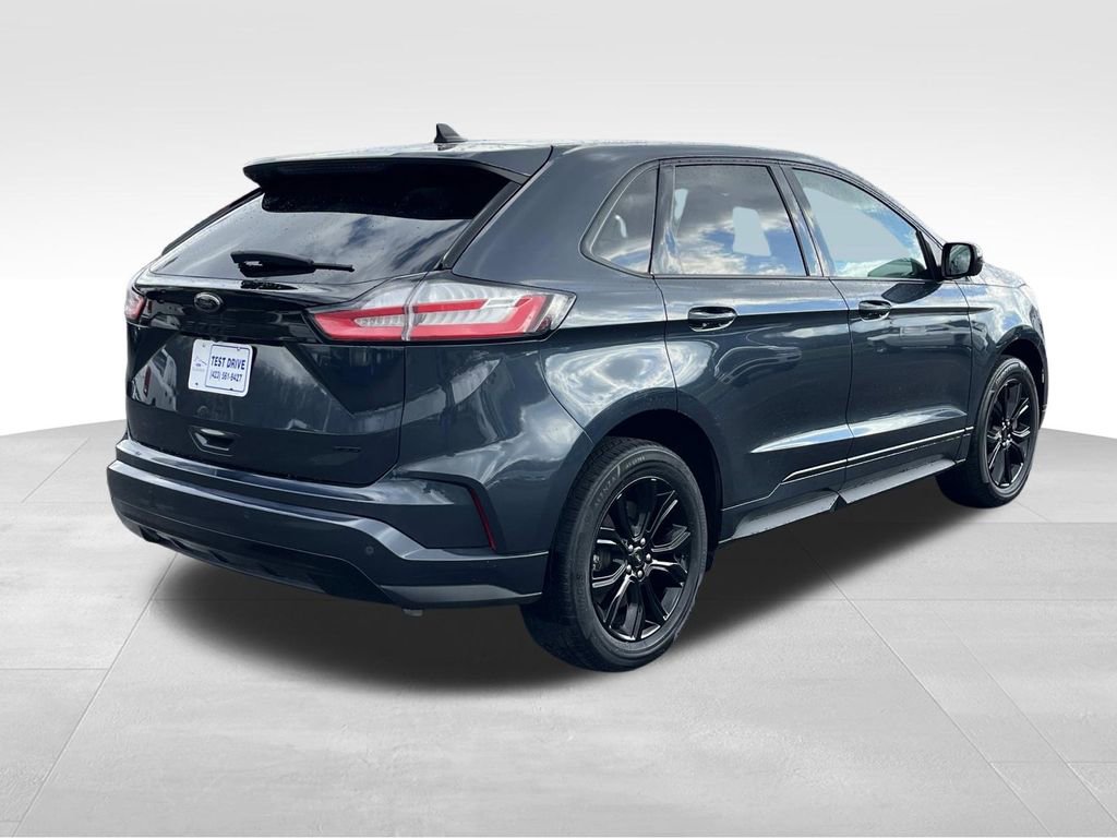 Used 2022 Ford Edge SE w/ Black Appearance Package image 3