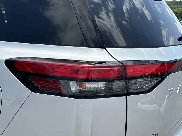 Certified 2025 Nissan Pathfinder SV AWD/4WD image 11
