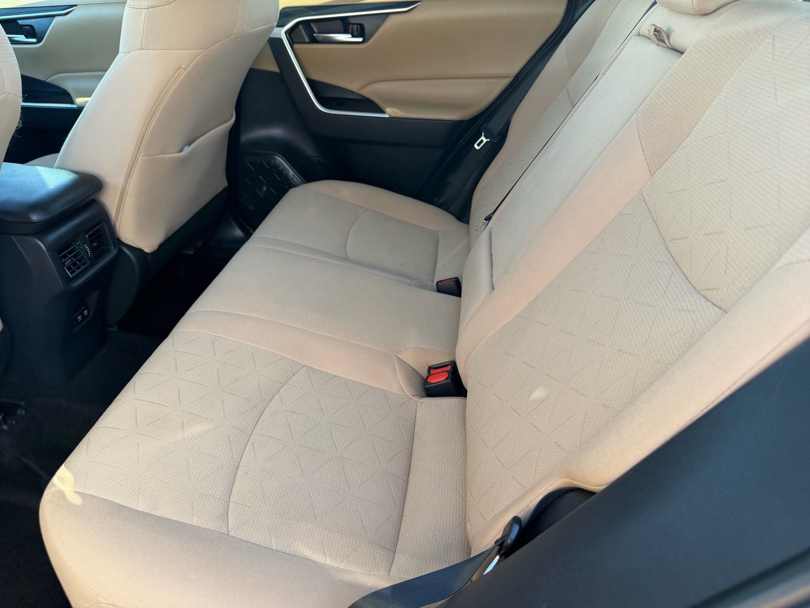 Used 2019 Toyota RAV4 XLE w/ Carpet Mat Package FWD image 15