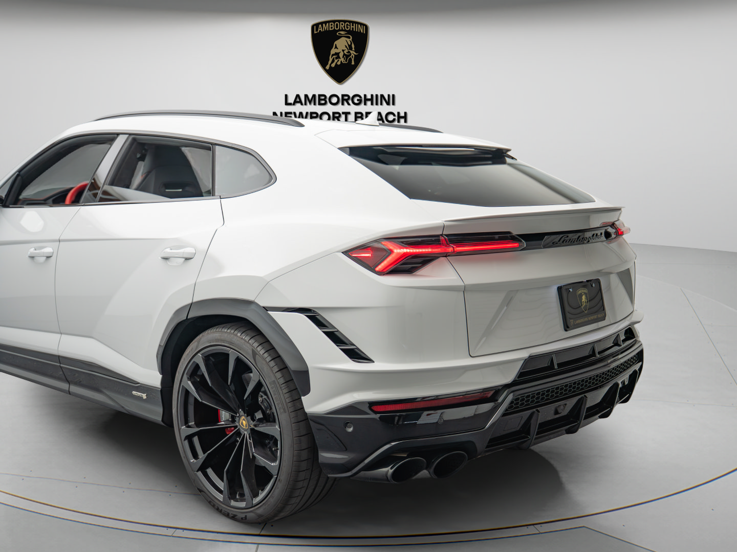 Used 2024 Lamborghini Urus S AWD/4WD image 32