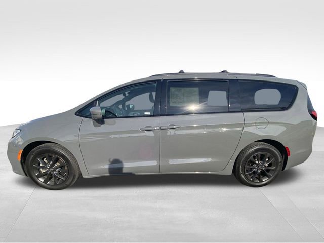 Used 2021 Chrysler Pacifica Touring-L w/ Premium & Safety Sphere Group image 4