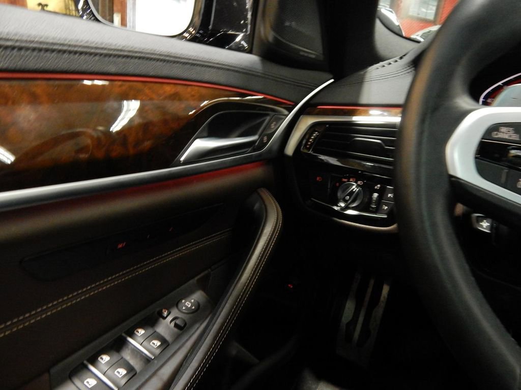 Used 2020 BMW 540i xDrive w/ M Sport Package image 28