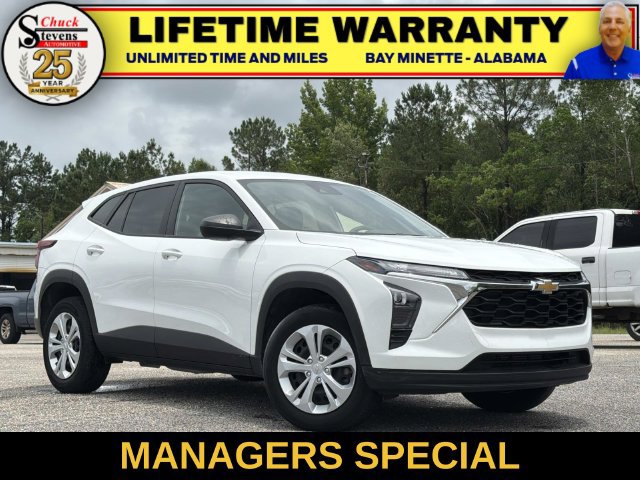 Used 2025 Chevrolet Trax LS FWD image 1
