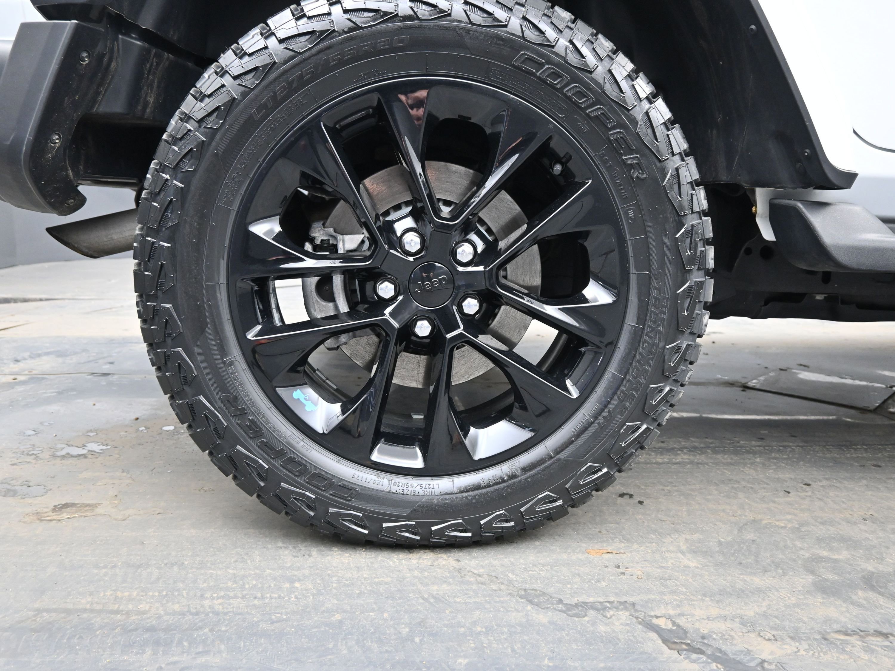 Used 2023 Jeep Wrangler Sahara w/ Cold Weather Group image 11